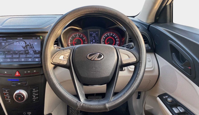 2022 Mahindra XUV300 W6 1.2 PETROL AMT, Petrol, Automatic, 14,205 km, Steering Wheel Close Up