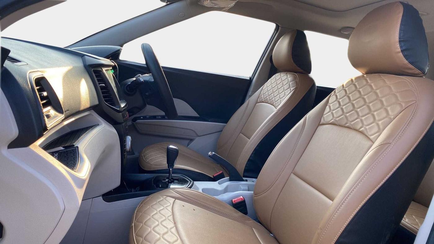 2022 Mahindra XUV300 W6 1.2 PETROL AMT, Petrol, Automatic, 14,205 km, Right Side Front Door Cabin