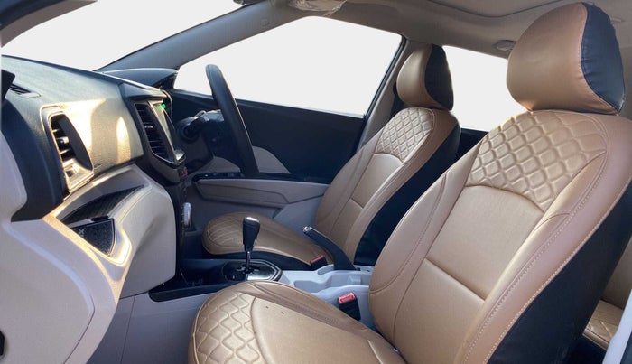 2022 Mahindra XUV300 W6 1.2 PETROL AMT, Petrol, Automatic, 14,205 km, Right Side Front Door Cabin