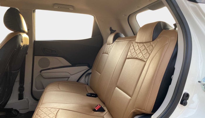 2022 Mahindra XUV300 W6 1.2 PETROL AMT, Petrol, Automatic, 14,205 km, Right Side Rear Door Cabin