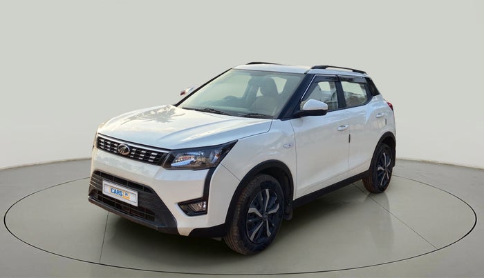 2022 Mahindra XUV300 W6 1.2 PETROL AMT, Petrol, Automatic, 14,205 km, Left Front Diagonal
