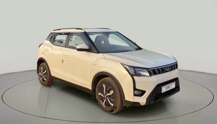 2022 Mahindra XUV300 W6 1.2 PETROL AMT, Petrol, Automatic, 14,205 km, Right Front Diagonal