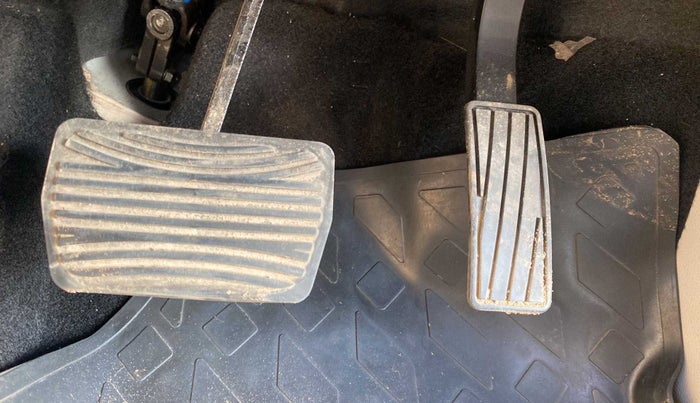 2022 Mahindra XUV300 W6 1.2 PETROL AMT, Petrol, Automatic, 14,205 km, Pedals