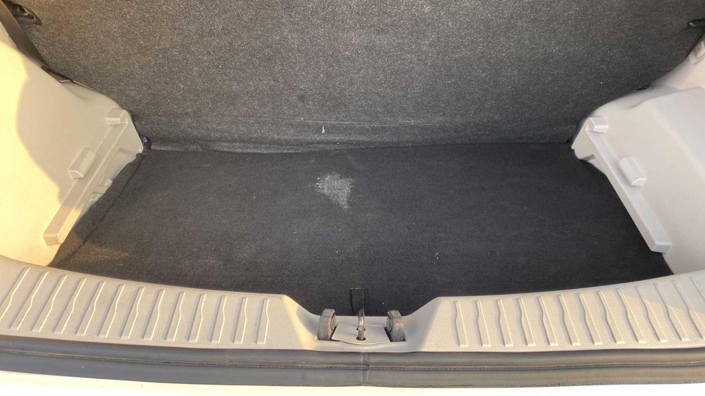 2022 Mahindra XUV300 W6 1.2 PETROL AMT, Petrol, Automatic, 14,205 km, Boot Inside