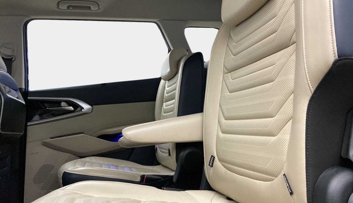 2022 KIA CARENS LUXURY PLUS 1.4 PETROL 6 STR, Petrol, Manual, 24,378 km, Right Side Rear Door Cabin