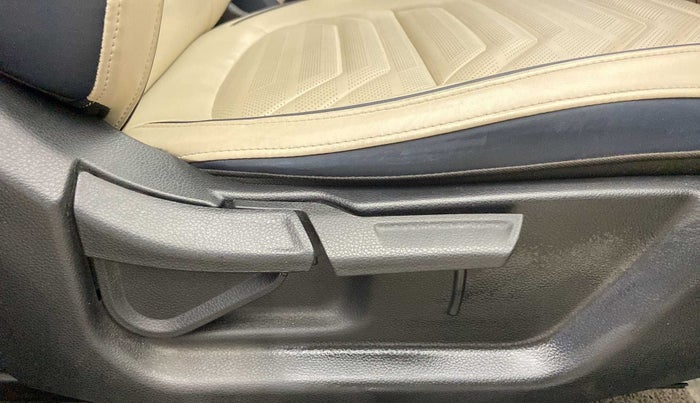 2022 KIA CARENS LUXURY PLUS 1.4 PETROL 6 STR, Petrol, Manual, 24,378 km, Driver Side Adjustment Panel