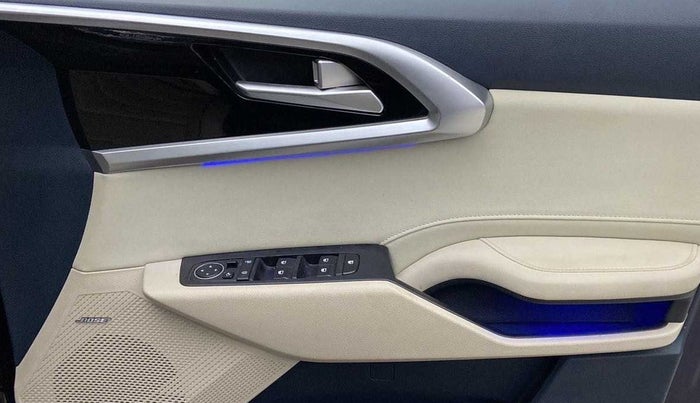 2022 KIA CARENS LUXURY PLUS 1.4 PETROL 6 STR, Petrol, Manual, 24,378 km, Driver Side Door Panels Control