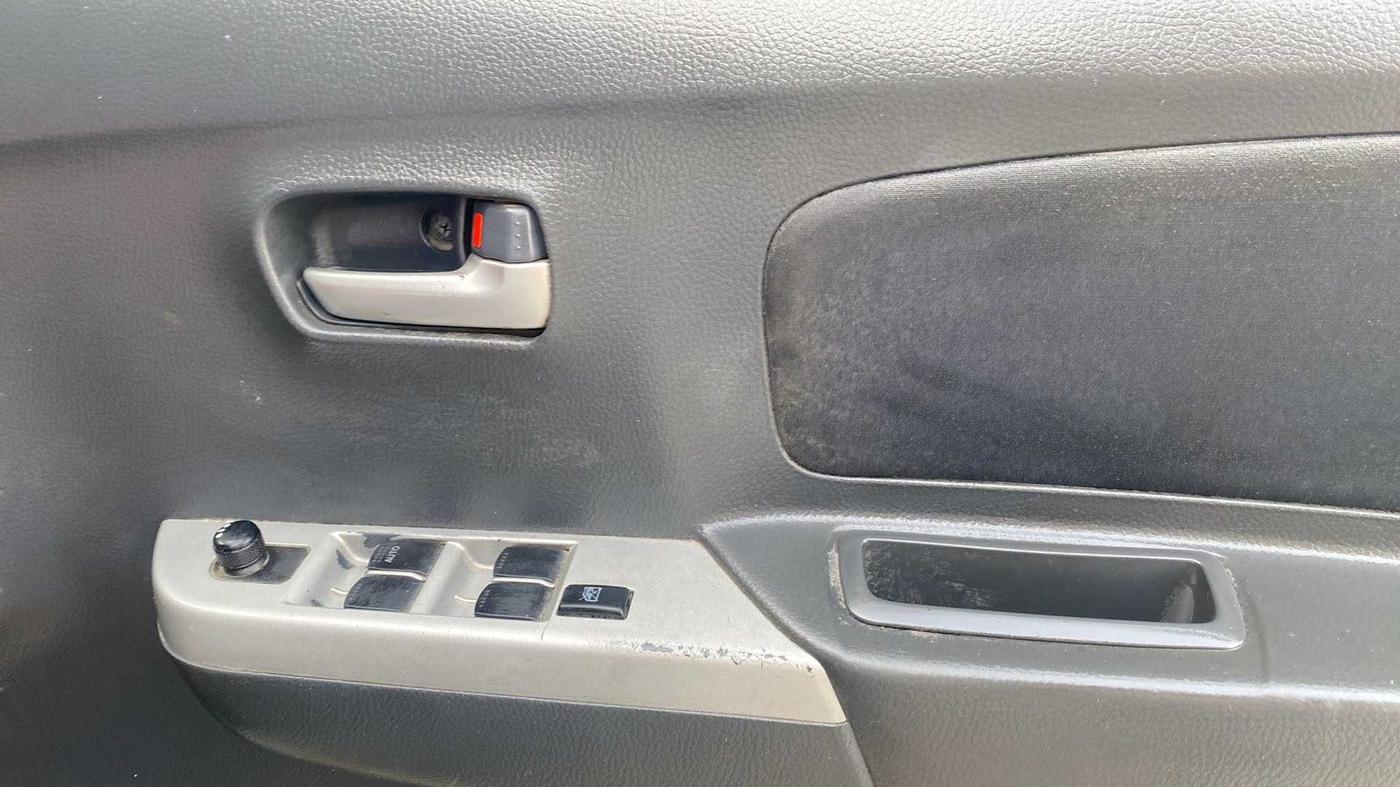 2012 Maruti Wagon R 1.0 VXI, Petrol, Manual, 70,871 km, Driver Side Door Panels Control