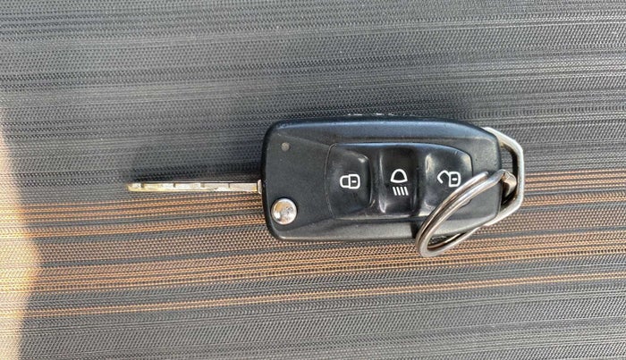 2019 Tata TIAGO NRG PETROL, Petrol, Manual, 50,749 km, Key Close Up