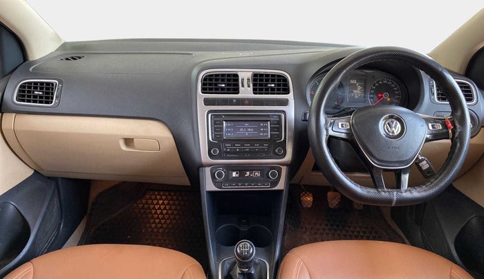 2014 Volkswagen Polo HIGHLINE1.5L, Diesel, Manual, 79,197 km, Dashboard