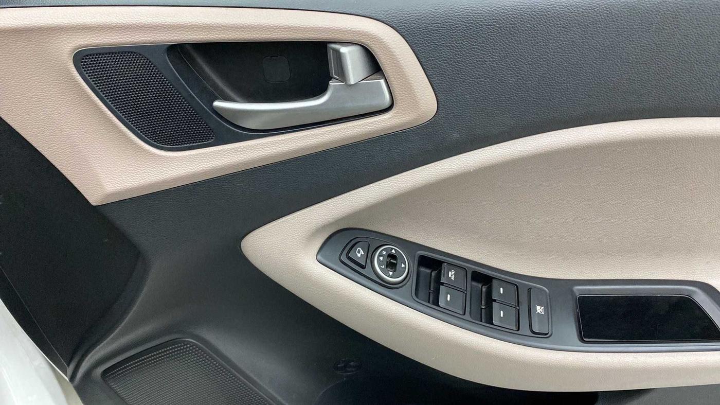 2018 Hyundai Elite i20 ASTA 1.2 (O), Petrol, Manual, 51,309 km, Driver Side Door Panels Control