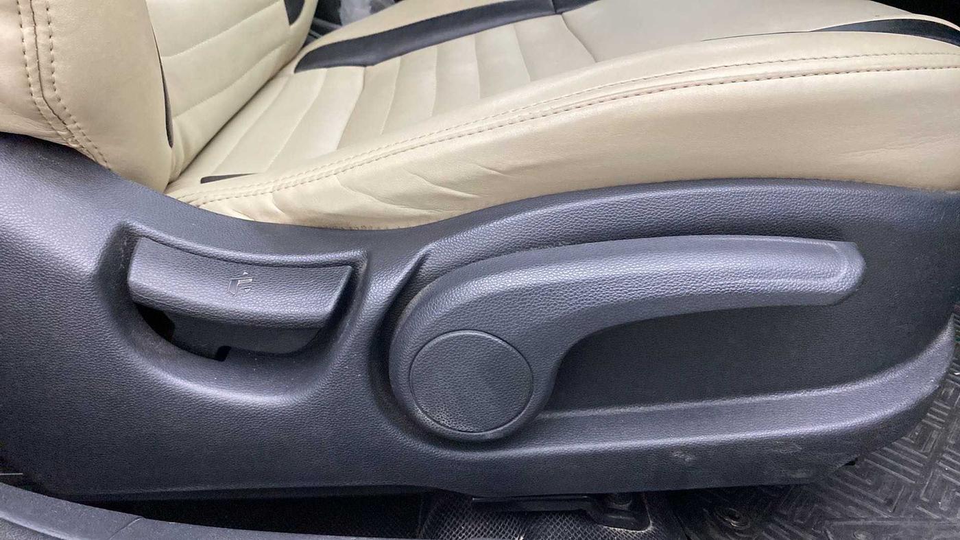 2018 Hyundai Elite i20 ASTA 1.2 (O), Petrol, Manual, 51,309 km, Driver Side Adjustment Panel