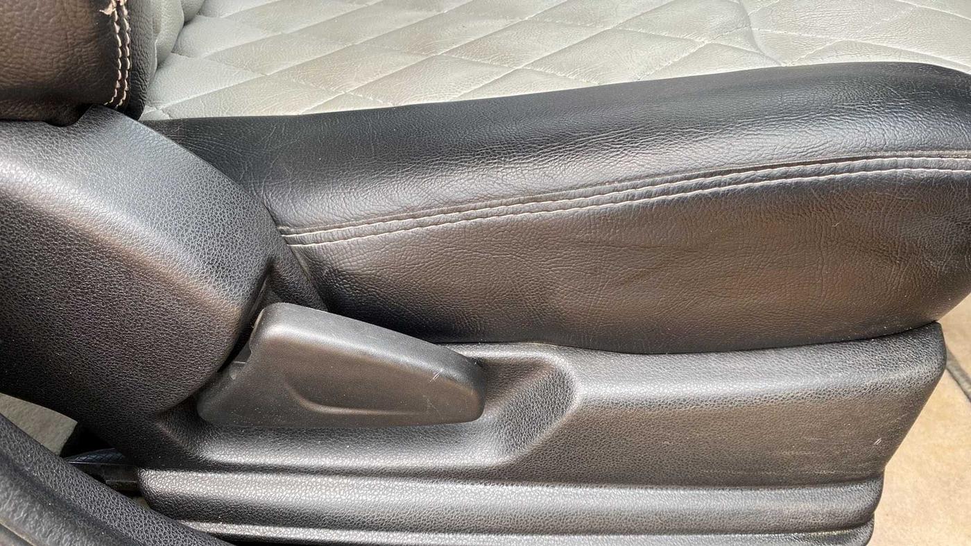2022 Renault Kwid RXT 1.0, Petrol, Manual, 15,819 km, Driver Side Adjustment Panel