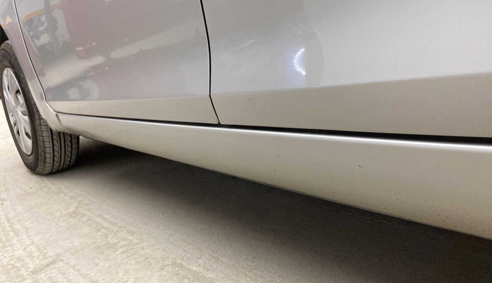 2013 Maruti Swift LXI, Petrol, Manual, 61,671 km, Left running board - Slightly dented
