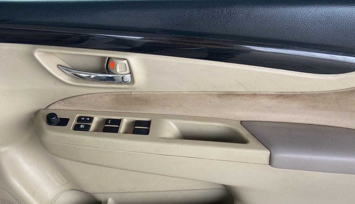 2017 Maruti Ciaz VDI+ SHVS, Diesel, Manual, 1,06,775 km, Driver Side Door Panels Control