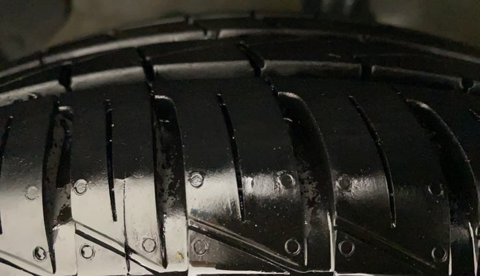 2020 Hyundai NEW SANTRO SPORTZ EXECUTIVE MT CNG, CNG, Manual, 65,837 km, Left Front Tyre Tread