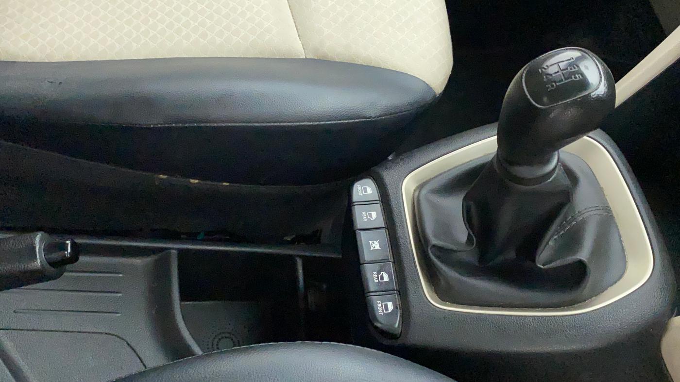 2020 Hyundai NEW SANTRO SPORTZ EXECUTIVE MT CNG, CNG, Manual, 65,837 km, Gear Lever