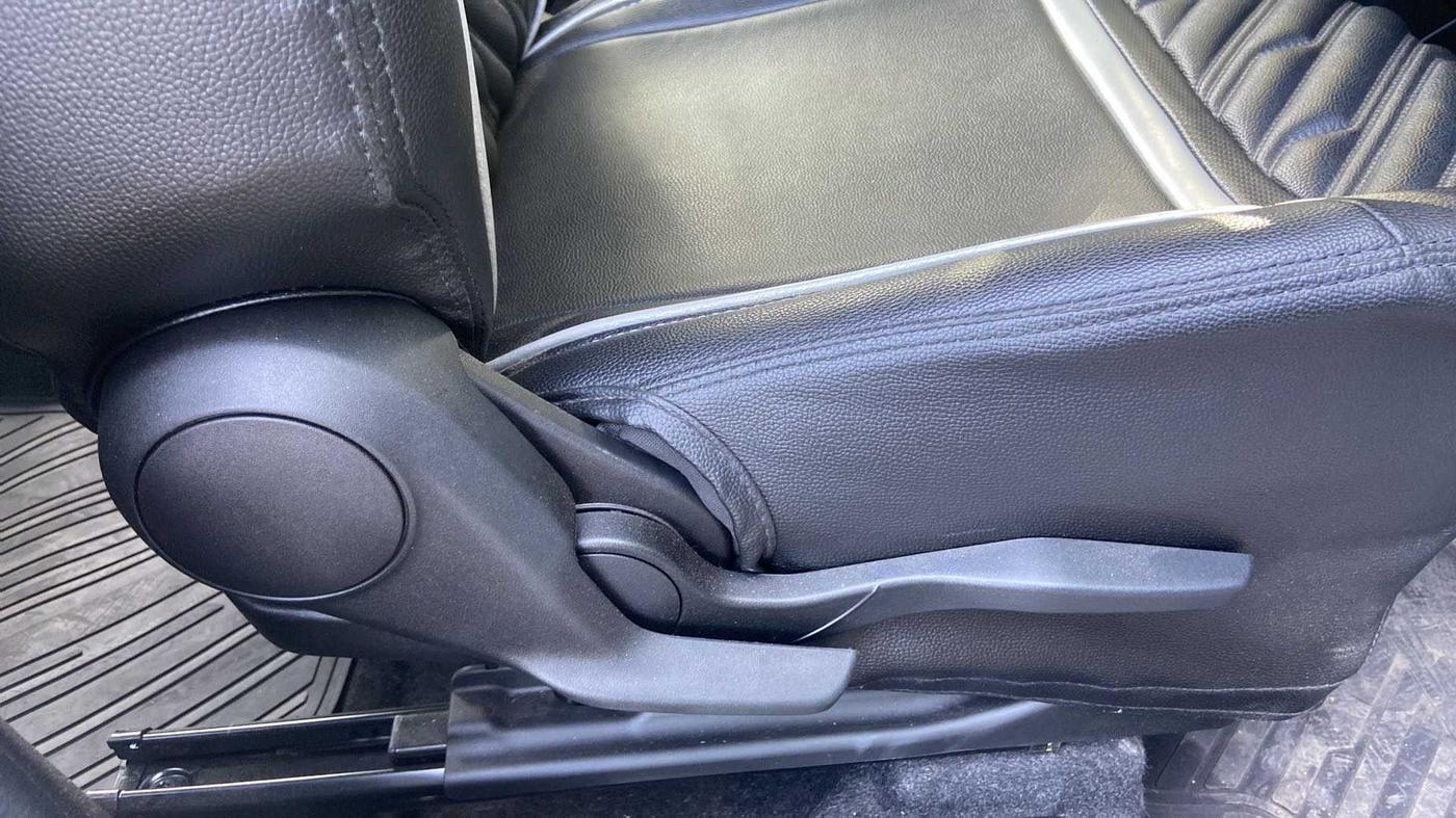 2021 Maruti Swift VXI, Petrol, Manual, 2,987 km, Driver Side Adjustment Panel