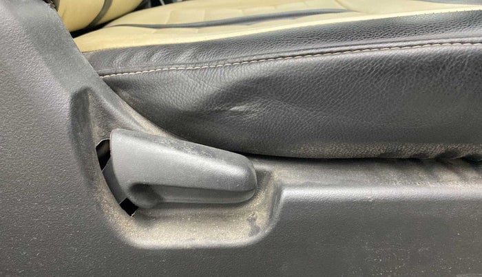 2018 Maruti Wagon R 1.0 VXI, Petrol, Manual, 92,261 km, Driver Side Adjustment Panel