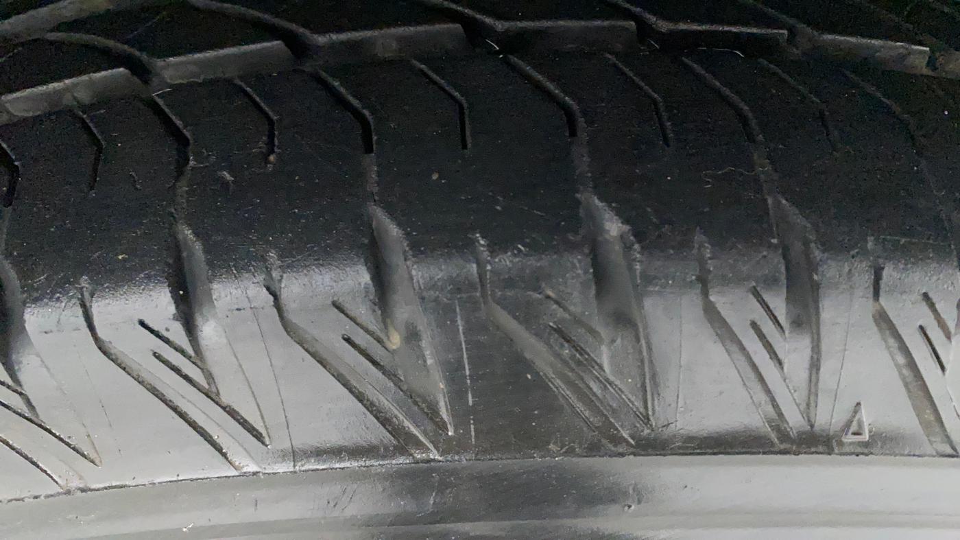 2021 Tata Safari XZA PLUS 6S, Diesel, Automatic, 35,477 km, Right Front Tyre Tread