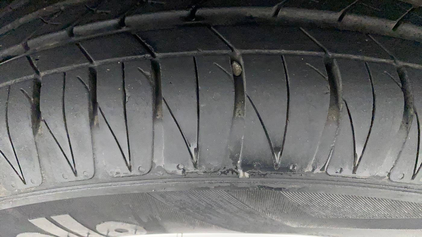 2022 KIA SONET HTK PLUS 1.0 IMT, Petrol, Manual, 7,671 km, Left Front Tyre Tread