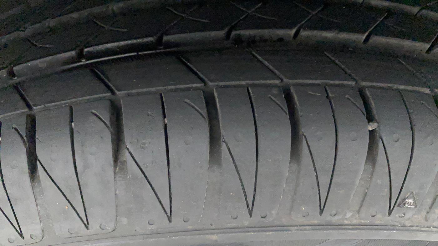 2022 KIA SONET HTK PLUS 1.0 IMT, Petrol, Manual, 7,671 km, Right Front Tyre Tread