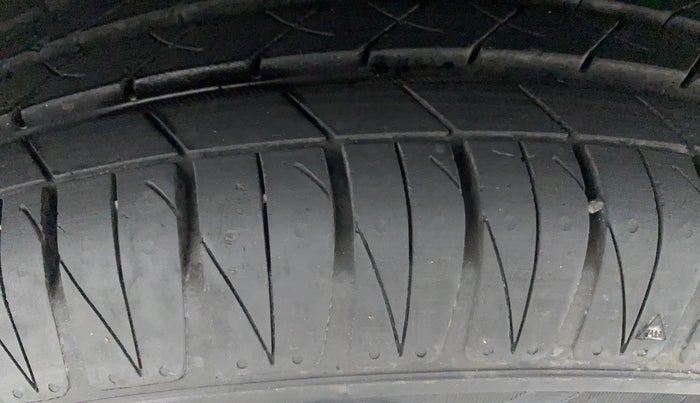 2022 KIA SONET HTK PLUS 1.0 IMT, Petrol, Manual, 7,671 km, Right Front Tyre Tread