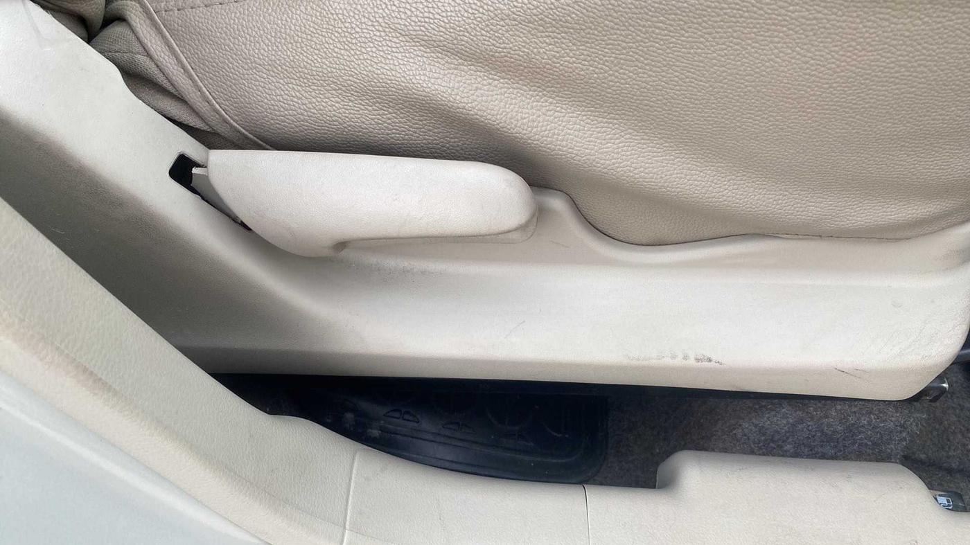 2018 Maruti Celerio VXI, Petrol, Manual, 62,155 km, Driver Side Adjustment Panel