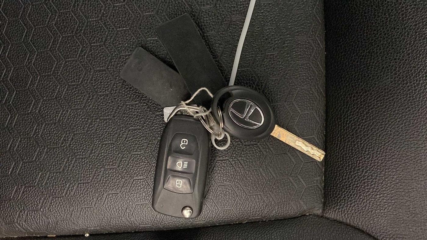 2022 Tata Tiago XZ PLUS CNG, CNG, Manual, 22,213 km, Key Close Up