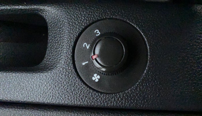 2022 Renault TRIBER RXT, Petrol, Manual, 7,176 km, Rear AC Temperature Control