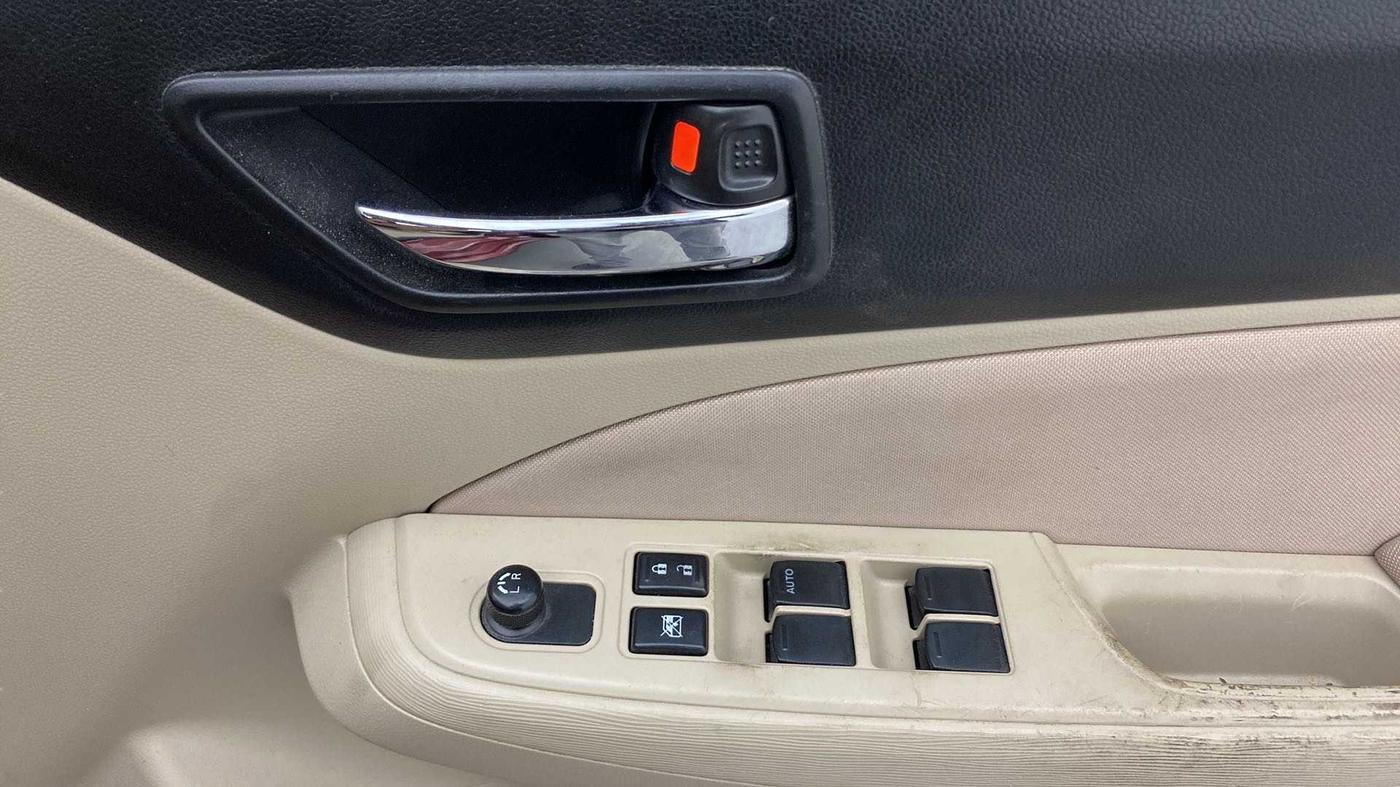 2018 Maruti Dzire VXI AMT, Petrol, Automatic, 68,760 km, Driver Side Door Panels Control