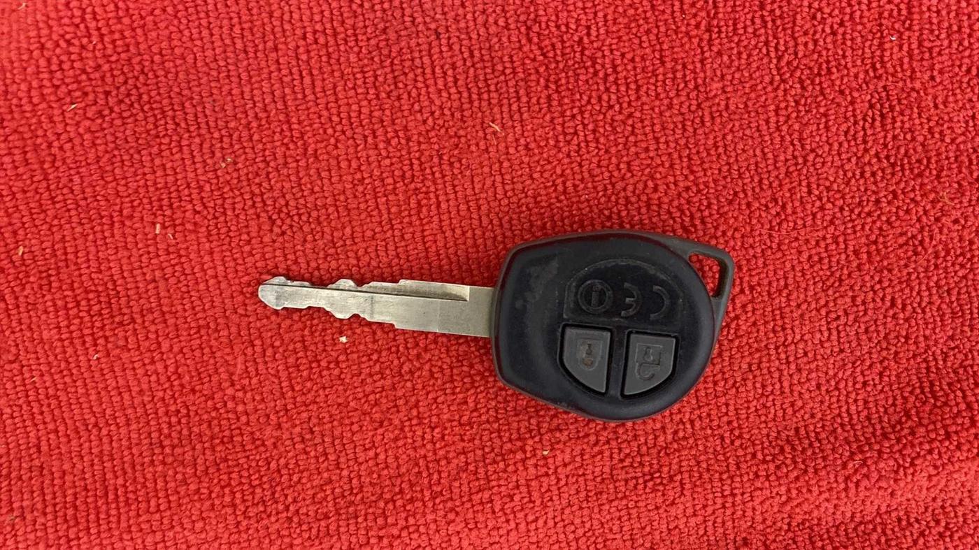 2018 Maruti Dzire VXI AMT, Petrol, Automatic, 68,760 km, Key Close Up