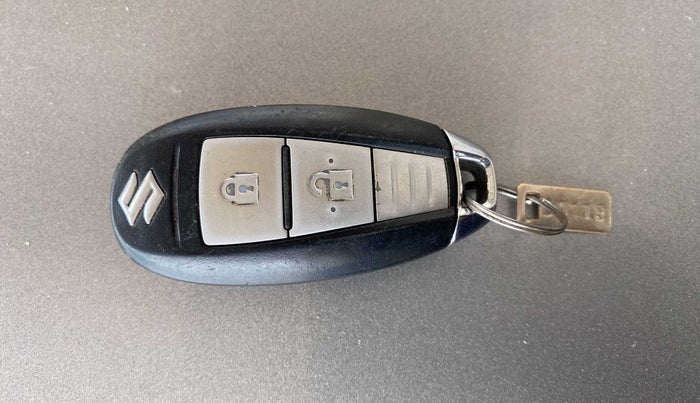 2017 Maruti Baleno ZETA PETROL 1.2, Petrol, Manual, 86,236 km, Key Close Up