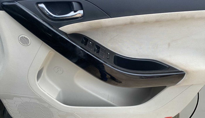 2022 Tata NEXON XZA PLUS (HS) PETROL, Petrol, Automatic, 26,393 km, Driver Side Door Panels Control