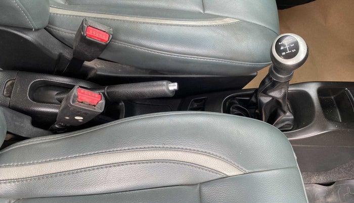 2013 Maruti Wagon R 1.0 VXI, Petrol, Manual, 76,286 km, Gear lever - Boot cover slightly torn