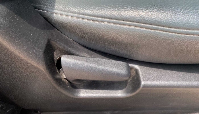 2013 Maruti Wagon R 1.0 VXI, Petrol, Manual, 76,286 km, Driver Side Adjustment Panel