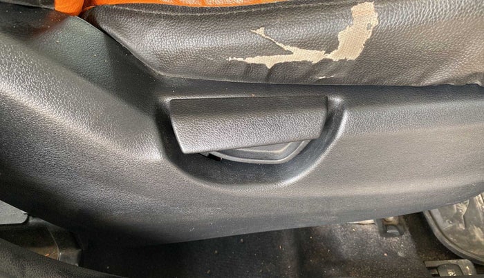 2018 Hyundai NEW SANTRO MAGNA, Petrol, Manual, 35,003 km, Driver Side Adjustment Panel