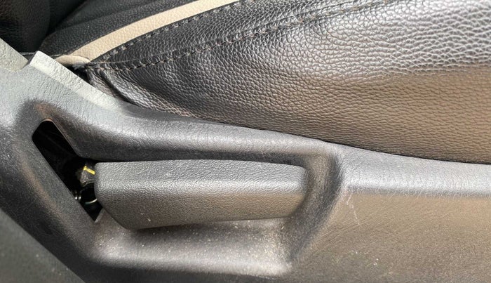 2020 Maruti Alto LXI O, CNG, Manual, 29,119 km, Driver Side Adjustment Panel