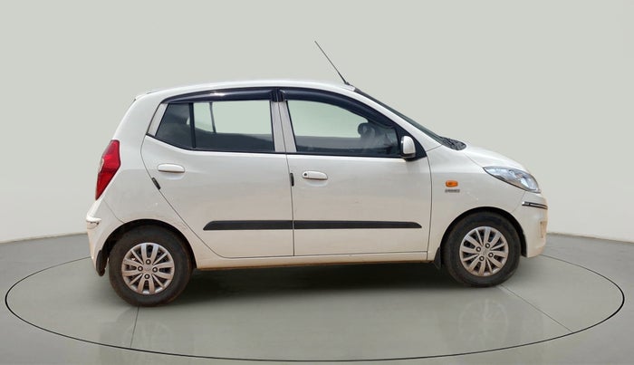 2016 Hyundai i10 SPORTZ 1.1, Petrol, Manual, 16,798 km, Right Side View