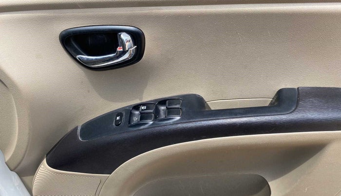 2016 Hyundai i10 SPORTZ 1.1, Petrol, Manual, 16,798 km, Driver Side Door Panels Control