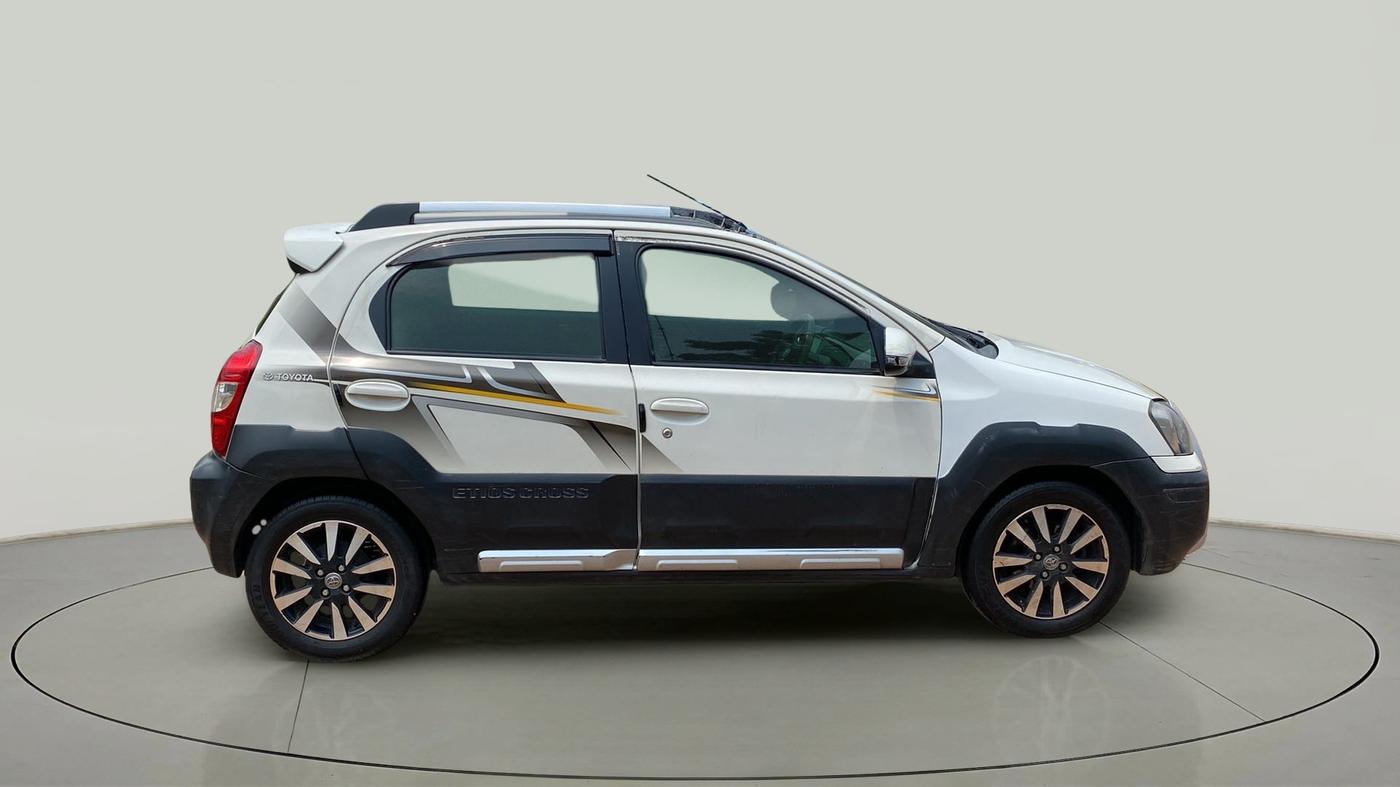 2014 Toyota Etios CROSS 1.2 G, Petrol, Manual, 61,195 km, Right Side View