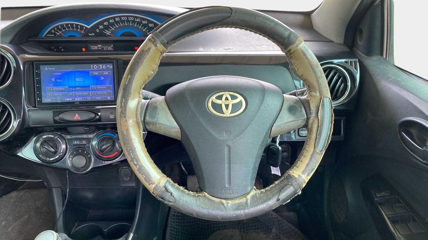 2014 Toyota Etios CROSS 1.2 G, Petrol, Manual, 61,195 km, Steering Wheel Close Up