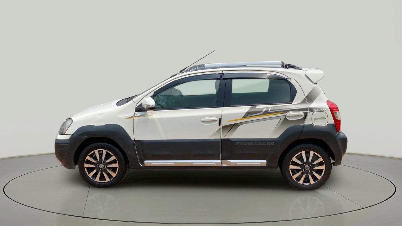 2014 Toyota Etios CROSS 1.2 G, Petrol, Manual, 61,195 km, Left Side