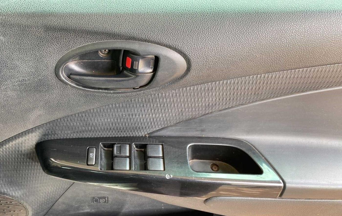 2014 Toyota Etios CROSS 1.2 G, Petrol, Manual, 61,195 km, Driver Side Door Panels Control