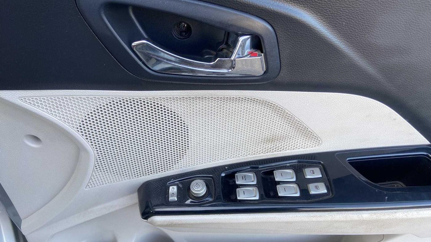 2019 Mahindra XUV300 W8 (O) 1.2 PETROL, Petrol, Manual, 50,268 km, Driver Side Door Panels Control