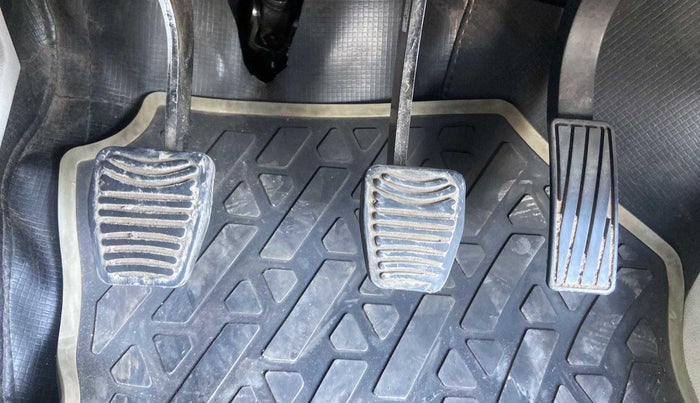 2019 Mahindra XUV300 W8 (O) 1.2 PETROL, Petrol, Manual, 50,268 km, Pedals