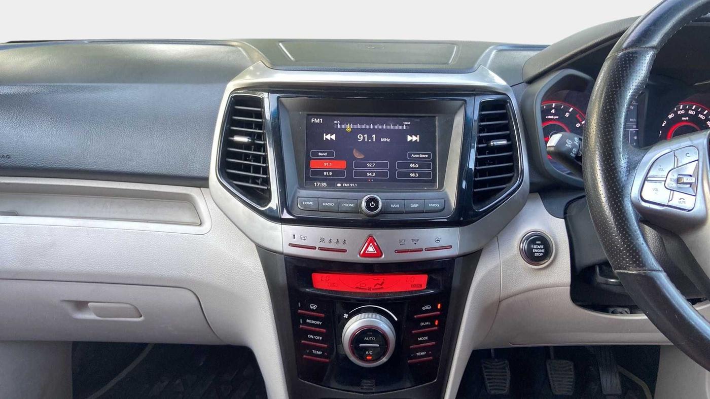 2019 Mahindra XUV300 W8 (O) 1.2 PETROL, Petrol, Manual, 50,268 km, Air Conditioner