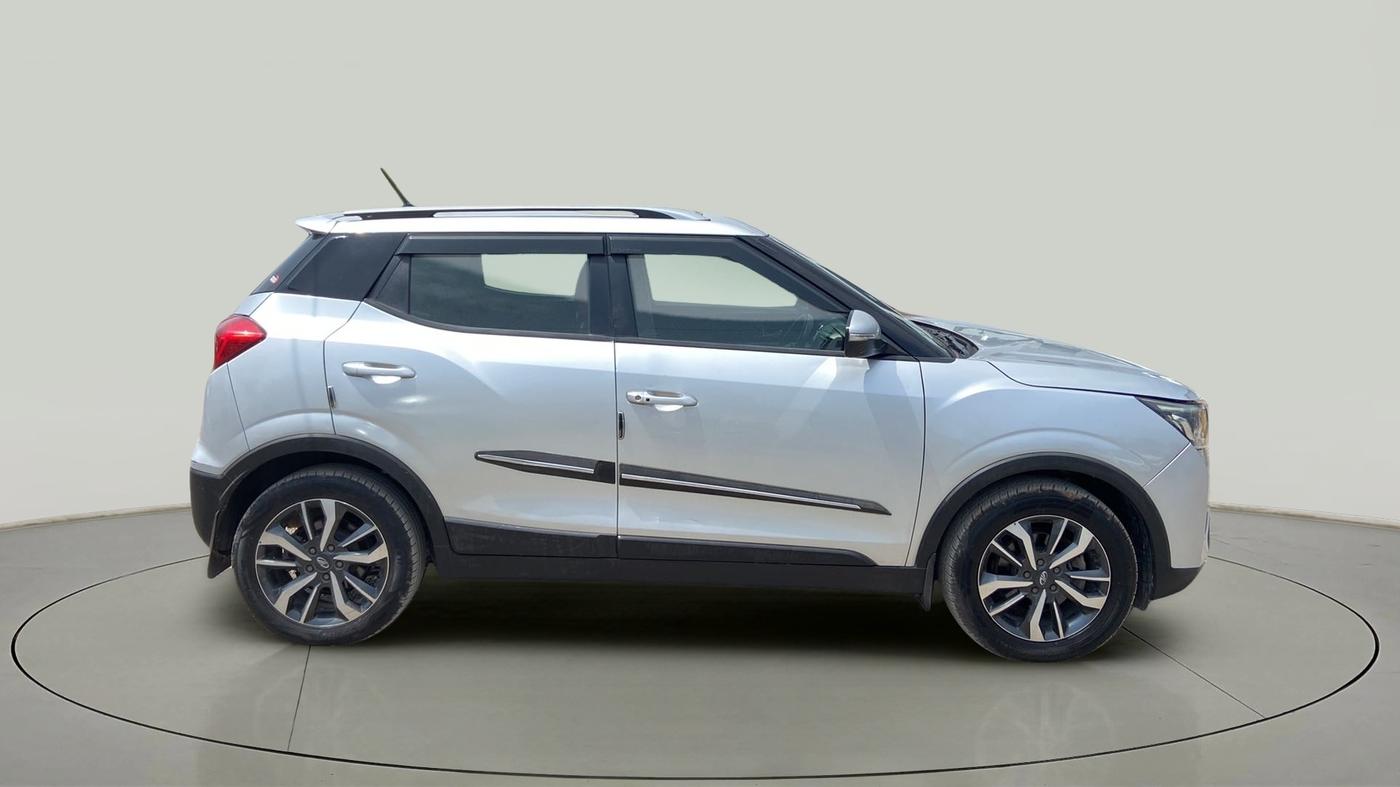 2019 Mahindra XUV300 W8 (O) 1.2 PETROL, Petrol, Manual, 50,268 km, Right Side View