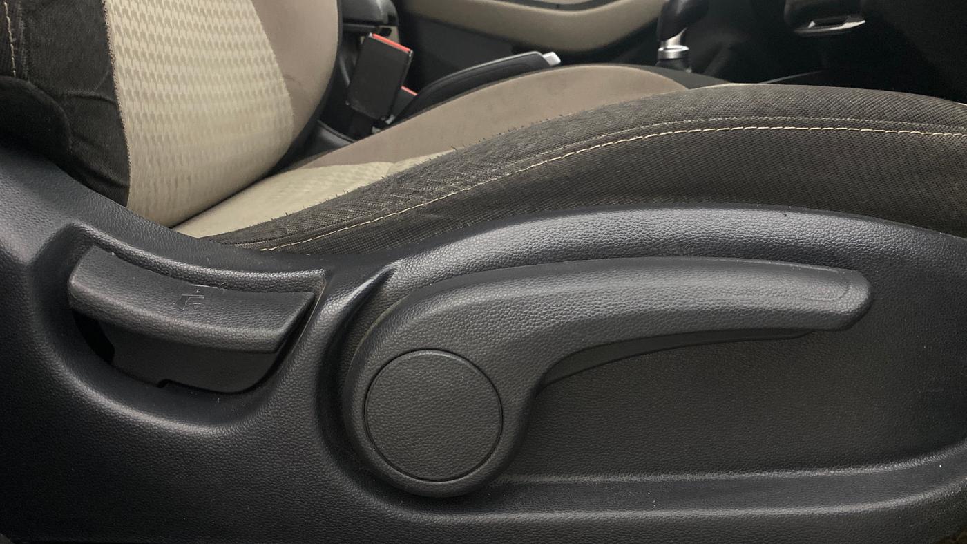 2019 Hyundai Elite i20 ASTA 1.2 (O), Petrol, Manual, 61,986 km, Driver Side Adjustment Panel