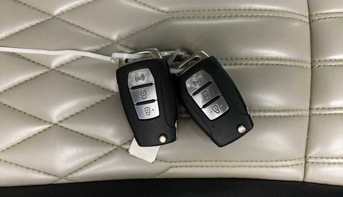 2019 Mahindra XUV300 W6 1.5 DIESEL, Diesel, Manual, 28,660 km, Key Close Up